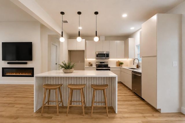137 E Pauwela LN, Bastrop, TX 78602