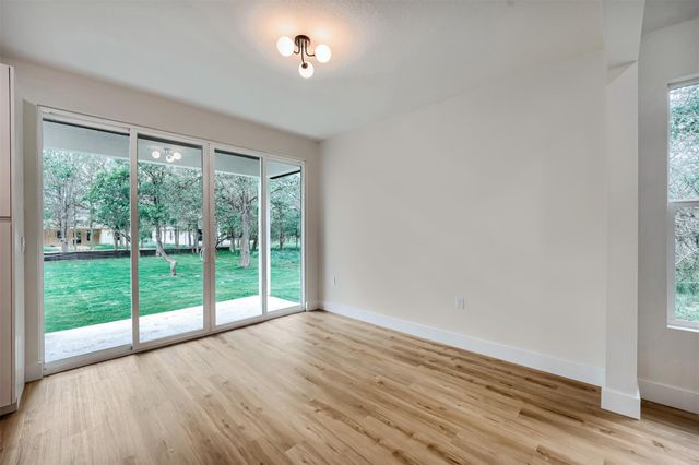 137 E Pauwela LN, Bastrop, TX 78602
