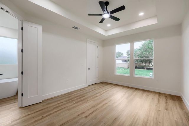 137 E Pauwela LN, Bastrop, TX 78602