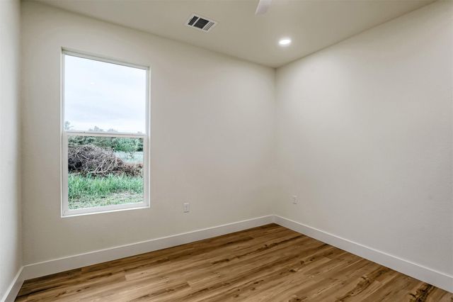 137 E Pauwela LN, Bastrop, TX 78602