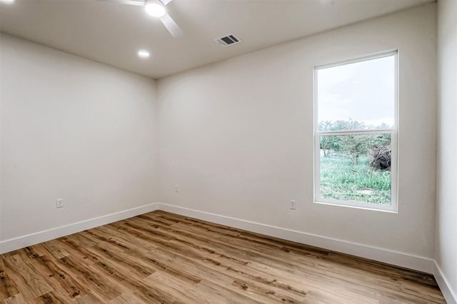 137 E Pauwela LN, Bastrop, TX 78602