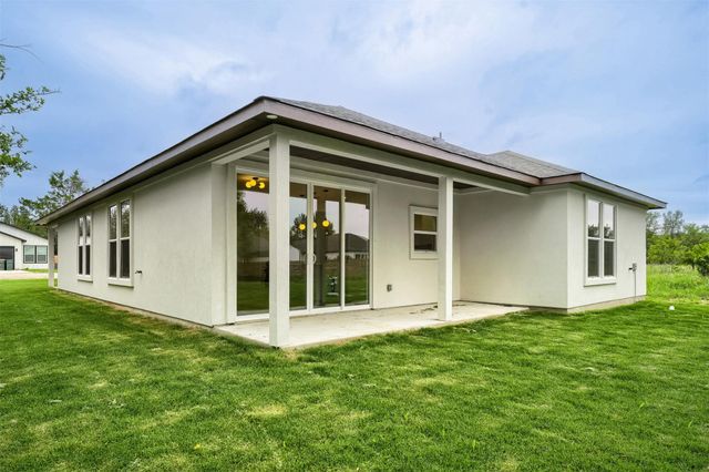 137 E Pauwela LN, Bastrop, TX 78602