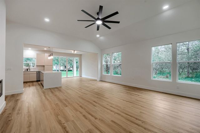 137 E Pauwela LN, Bastrop, TX 78602