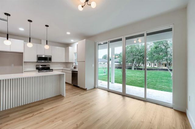 137 E Pauwela LN, Bastrop, TX 78602