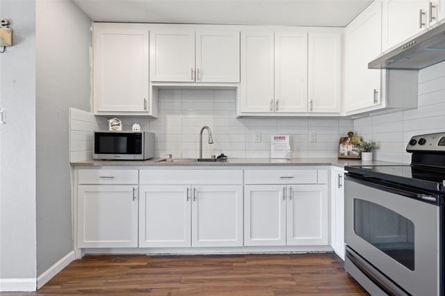 5661 Pearce Street, The Colony, TX 75056
