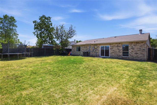 5661 Pearce Street, The Colony, TX 75056