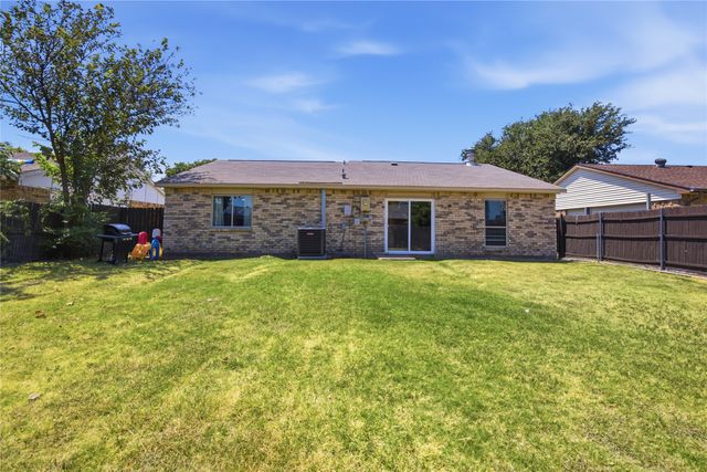 5661 Pearce Street, The Colony, TX 75056