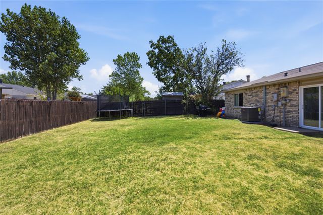5661 Pearce Street, The Colony, TX 75056