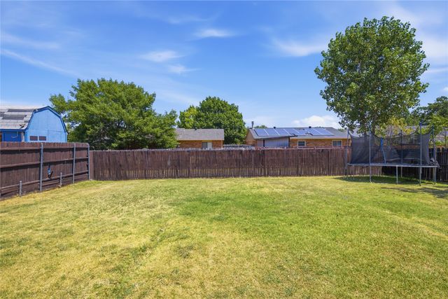 5661 Pearce Street, The Colony, TX 75056