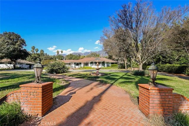 1127 W Foothill Boulevard, Arcadia, CA 91006