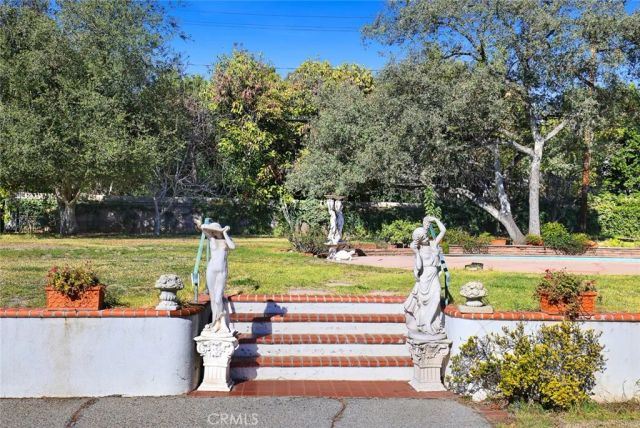 1127 W Foothill Boulevard, Arcadia, CA 91006