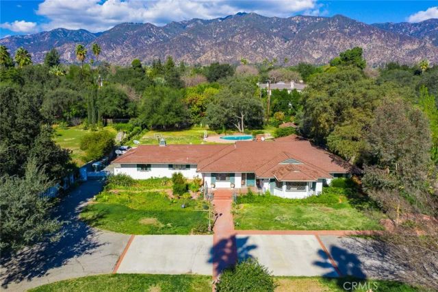 1127 W Foothill Boulevard, Arcadia, CA 91006