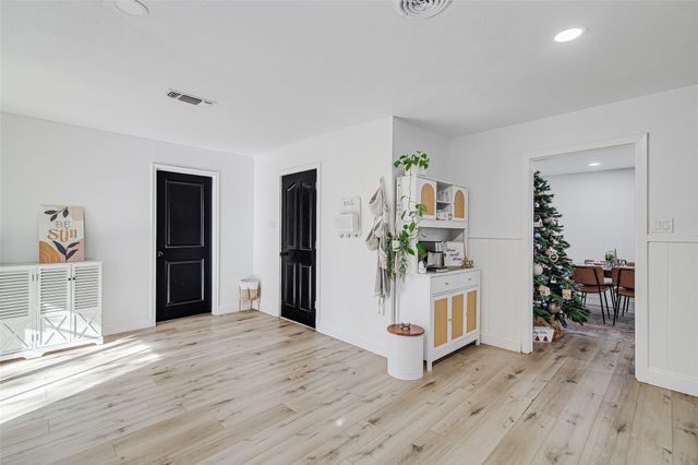 7116 Meadowbrook Drive, Fort Worth, TX 76112