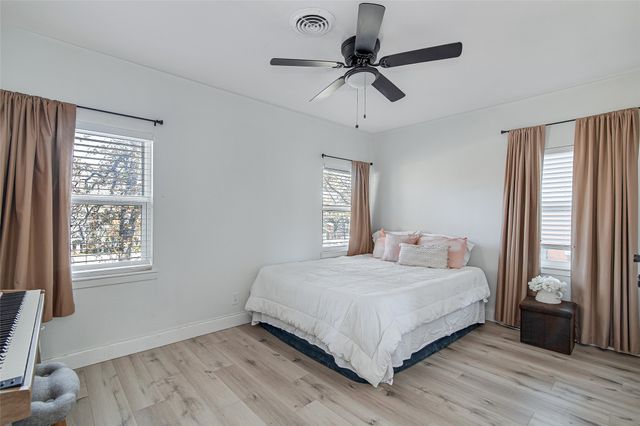 7116 Meadowbrook Drive, Fort Worth, TX 76112