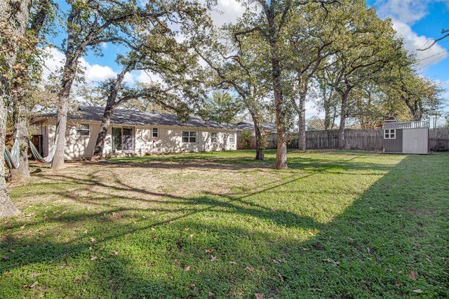 7116 Meadowbrook Drive, Fort Worth, TX 76112