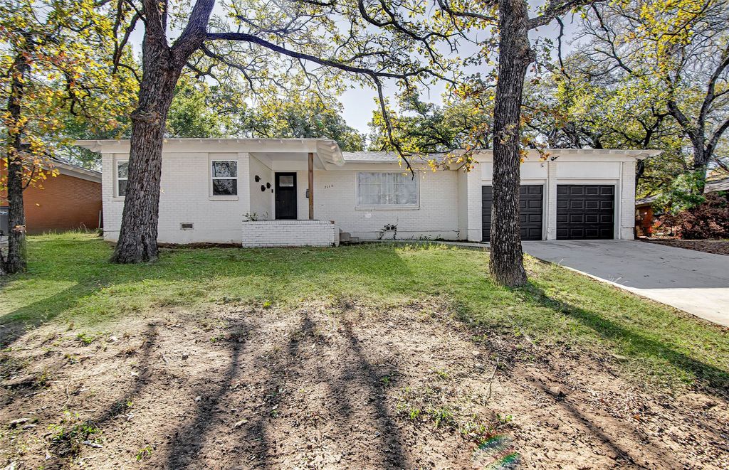7116 Meadowbrook Drive, Fort Worth, TX 76112
