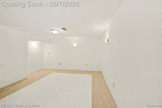 12429 Moceri Drive, Grand Blanc, MI 48439