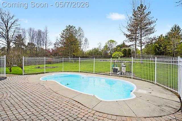 12429 Moceri Drive, Grand Blanc, MI 48439