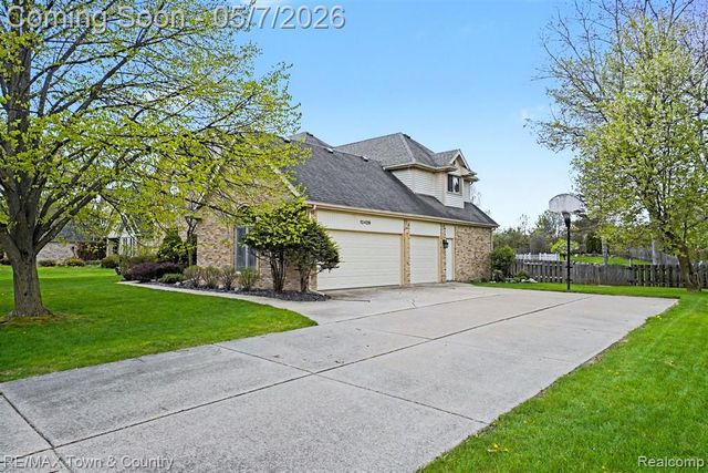 12429 Moceri Drive, Grand Blanc, MI 48439