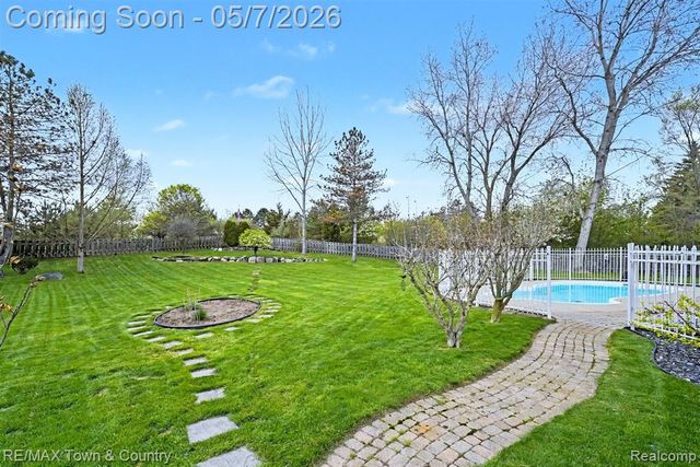 12429 Moceri Drive, Grand Blanc, MI 48439