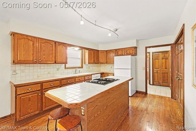12429 Moceri Drive, Grand Blanc, MI 48439