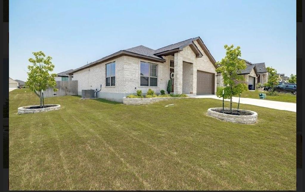 501 Seabiscuit DR, Jarrell, TX 76537