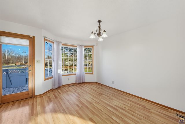 3540 SW Willow Brook DR, Topeka, KS 66614