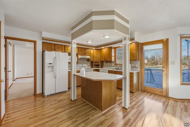 3540 SW Willow Brook DR, Topeka, KS 66614