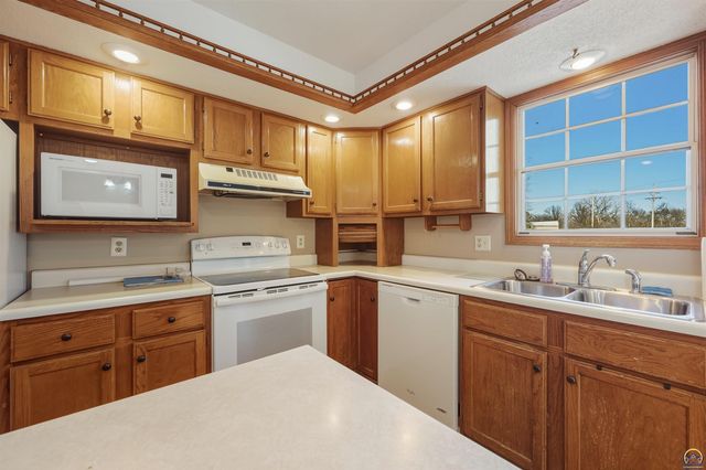 3540 SW Willow Brook DR, Topeka, KS 66614