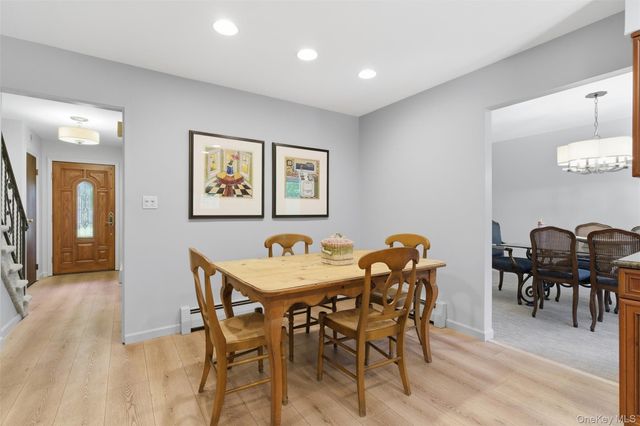 16 Amherst Lane, Smithtown, NY 11787