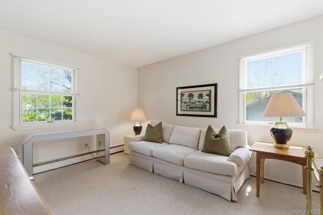 16 Amherst Lane, Smithtown, NY 11787