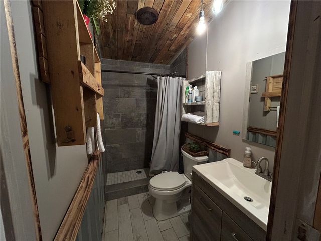 358 County Road 4519, Wolfe City, TX 75496