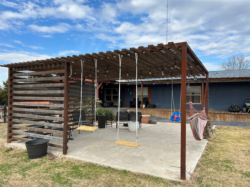 358 County Road 4519, Wolfe City, TX 75496