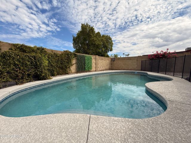 916 W Strahan Drive, Tempe, AZ 85283