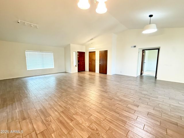 916 W Strahan Drive, Tempe, AZ 85283