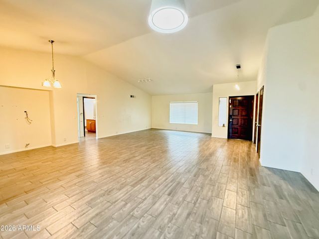 916 W Strahan Drive, Tempe, AZ 85283