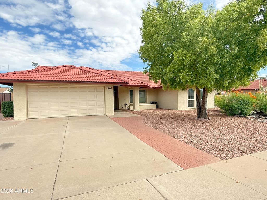 916 W Strahan Drive, Tempe, AZ 85283