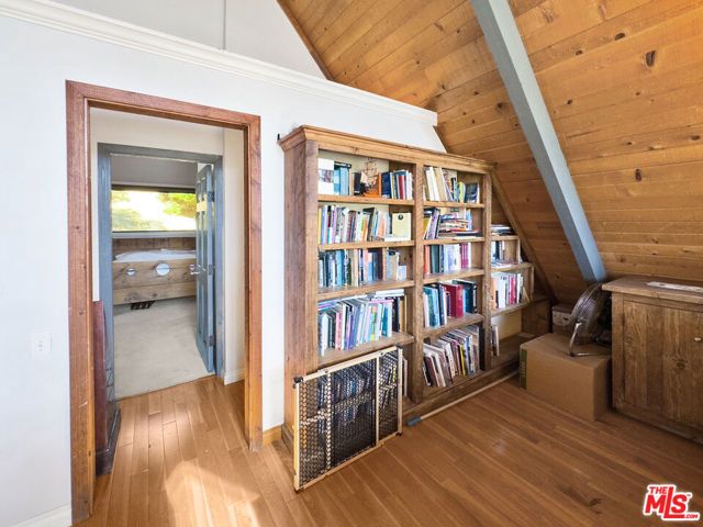 22012 Topanga School Road, Topanga (los Angeles), CA 90290