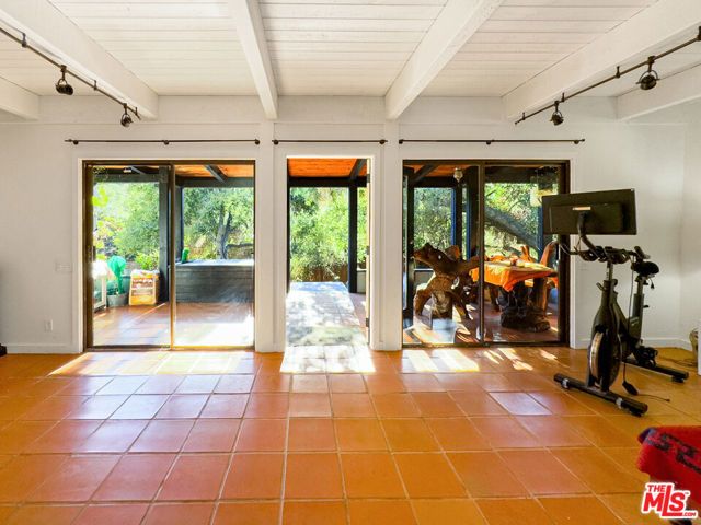 22012 Topanga School Road, Topanga (los Angeles), CA 90290