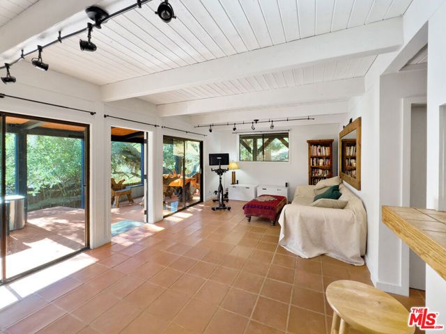 22012 Topanga School Road, Topanga (los Angeles), CA 90290