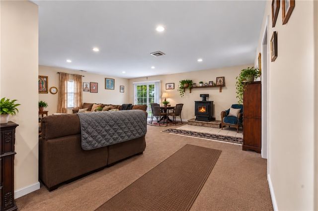 15 Metacomet Avenue, East Providence, RI 02916
