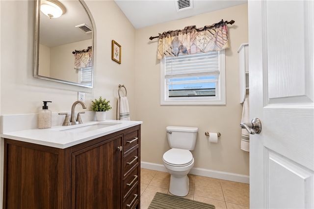 15 Metacomet Avenue, East Providence, RI 02916