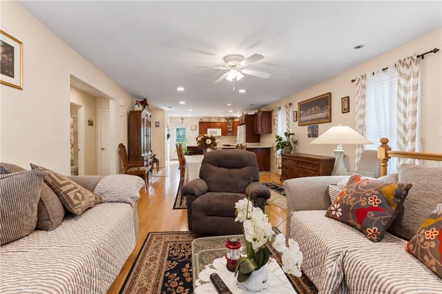 15 Metacomet Avenue, East Providence, RI 02916