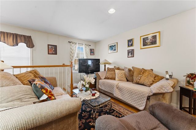15 Metacomet Avenue, East Providence, RI 02916