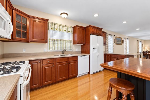 15 Metacomet Avenue, East Providence, RI 02916