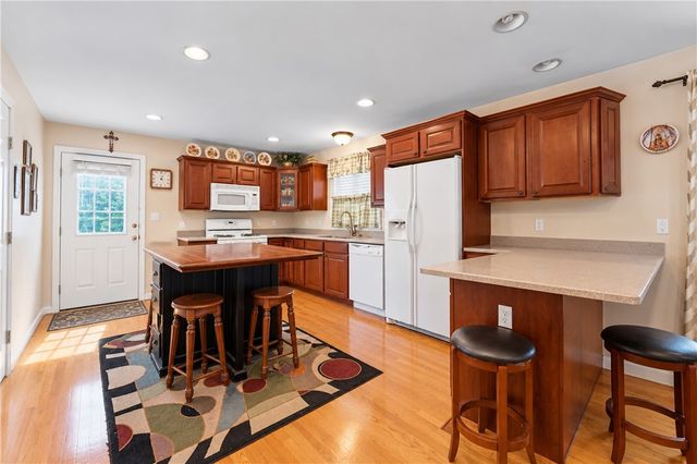 15 Metacomet Avenue, East Providence, RI 02916