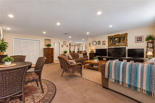 15 Metacomet Avenue, East Providence, RI 02916