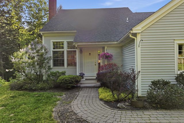 25 James Lane, Hebron, NH 03241