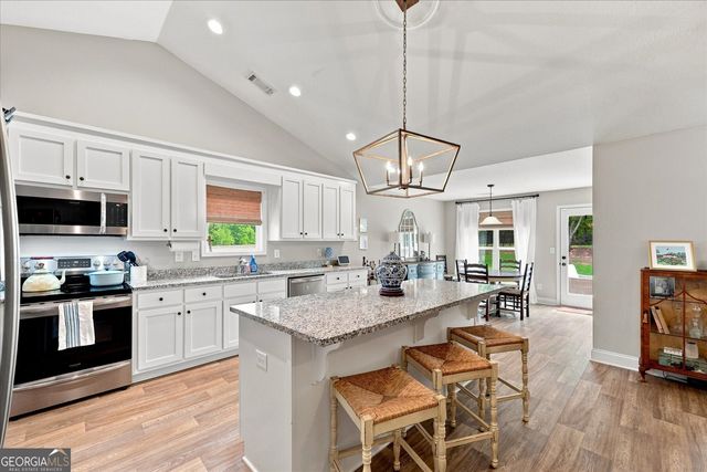 276 Kinsley Way, Statham, GA 30666