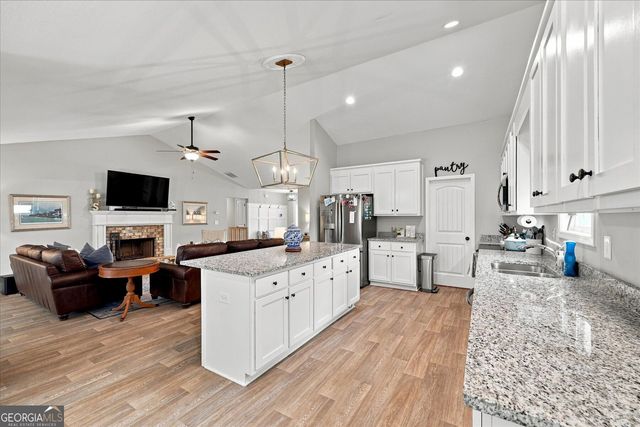 276 Kinsley Way, Statham, GA 30666